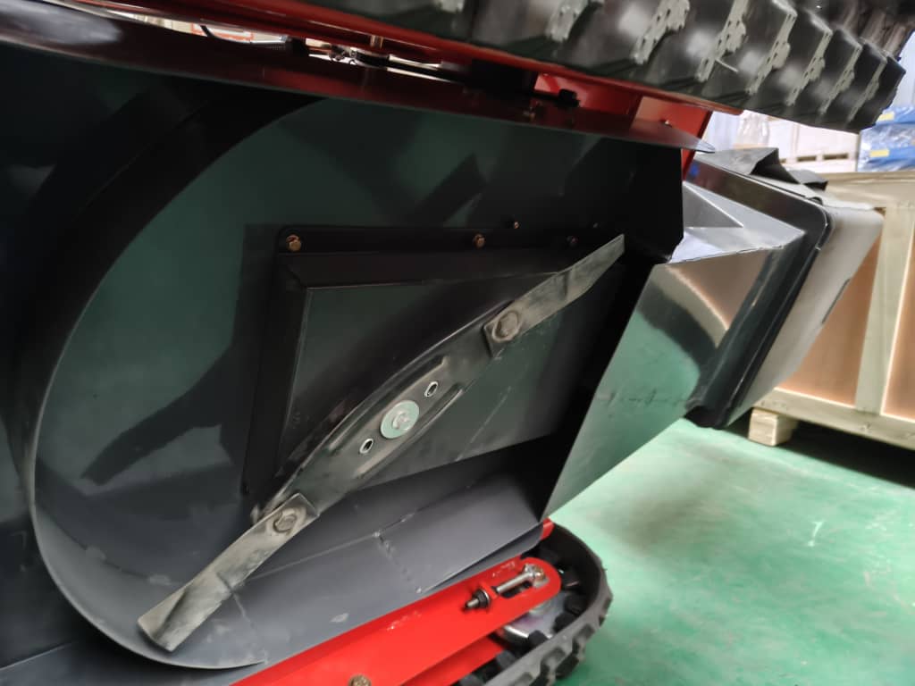 Trinciaerba radiocomandato a lame con raccoglitore