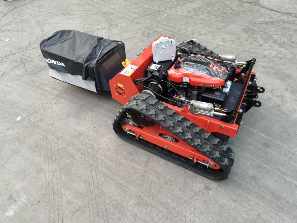 Trinciaerba radiocomandato a lame con raccoglitore