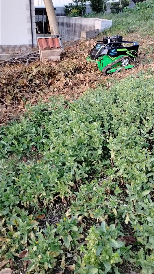 Trinciaerba radiocomandato da 55cm con coltelli a Y